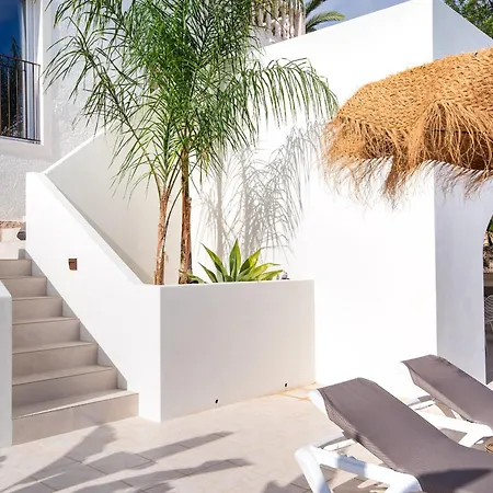 Villa Casa Benissima - With Large Swimming Pool And Sea View -